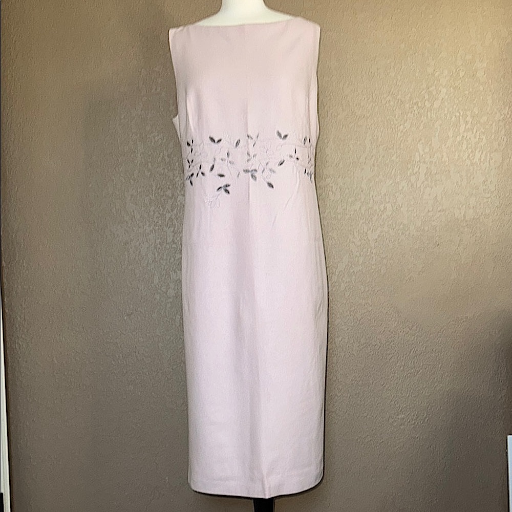 Beautiful Vintage Kay Unger Pink Sheath Dress with Embroidered Design at Waist